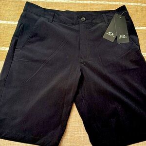 Men’s black Oakley shorts.